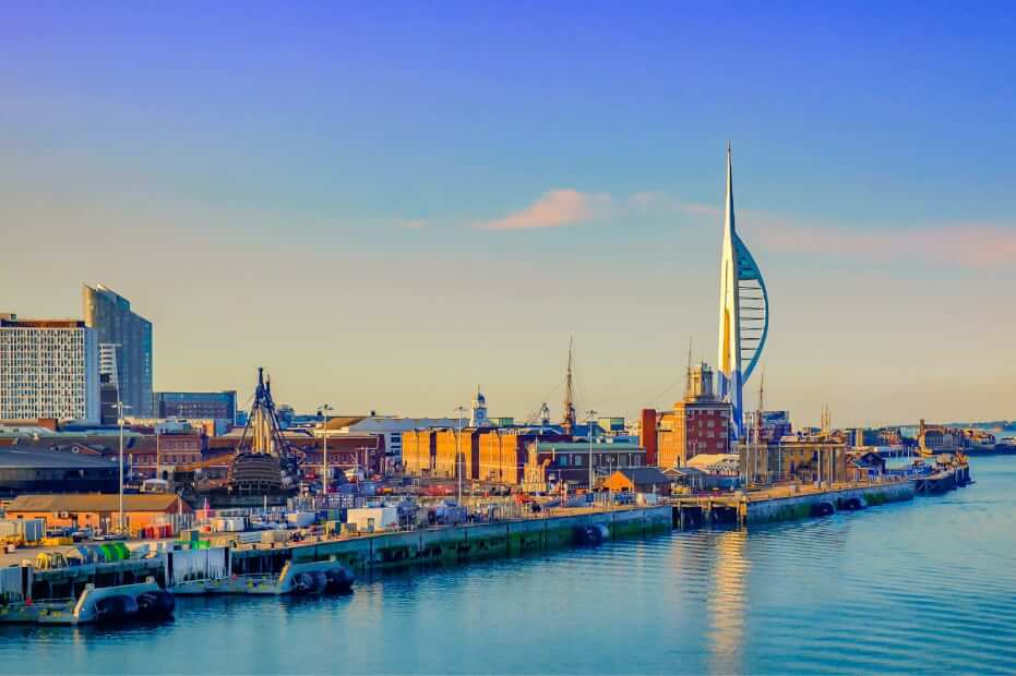 Az Egyesült Királyság ETA Portsmouthba: Portsmouth: Teljes útmutató az utazók számára