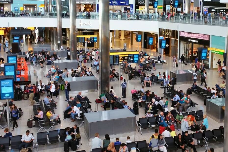 O aeroporto de Heathrow classifica-se como o quarto aeroporto mais movimentado em 2023; salienta a remoção da ETA para o trânsito do lado ar