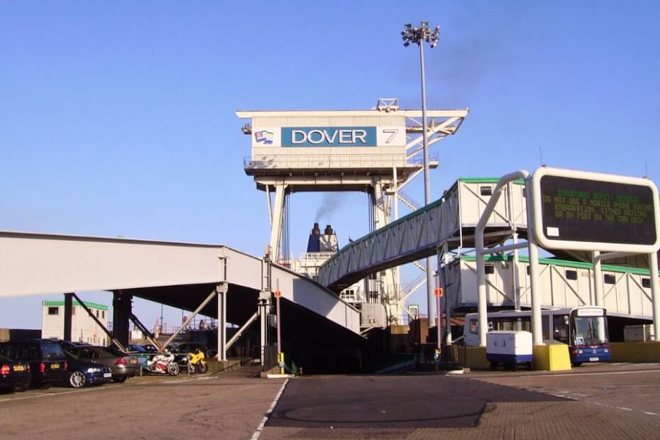 يقوم ميناء دوفر بإعداد أكشاك EES لركاب الحافلات، وأجهزة لوحية للسيارات
