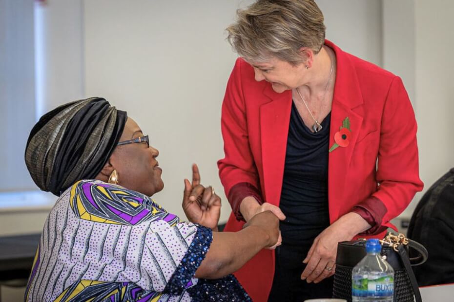 Le ministre britannique de l'intérieur annonce une nouvelle aide aux victimes du scandale Windrush