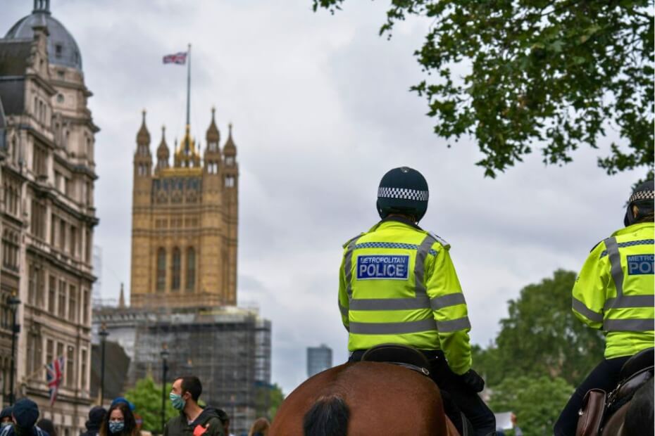 英国の人口増加、移民で6,830万人に