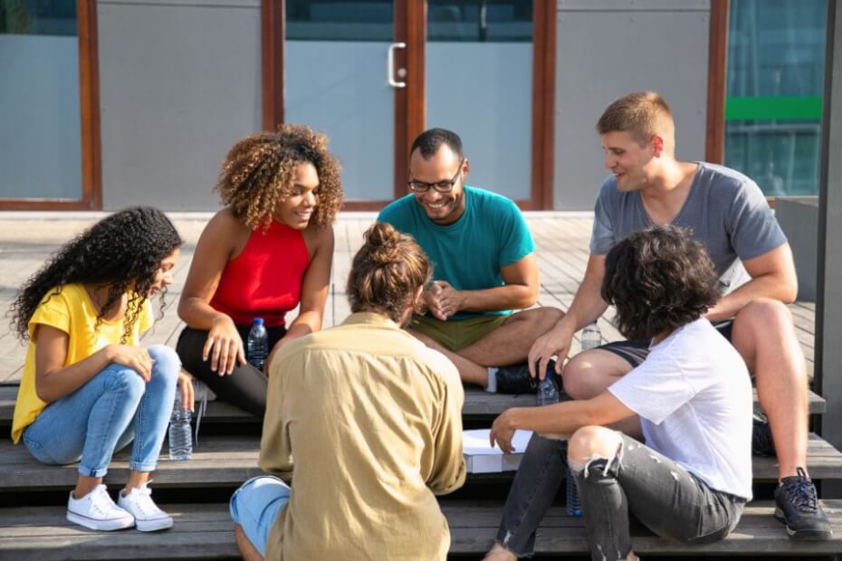 Le faible nombre de participants à la mobilité des jeunes au Royaume-Uni en 2023 alimente l'espoir d'un accord sur la mobilité des jeunes avec l'UE